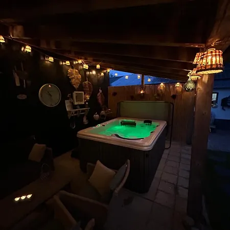 Heikant Hoeve Met Jacuzzi アパート *