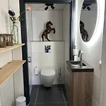 דירה Heikant Hoeve Met Jacuzzi בארלה-נוסאו